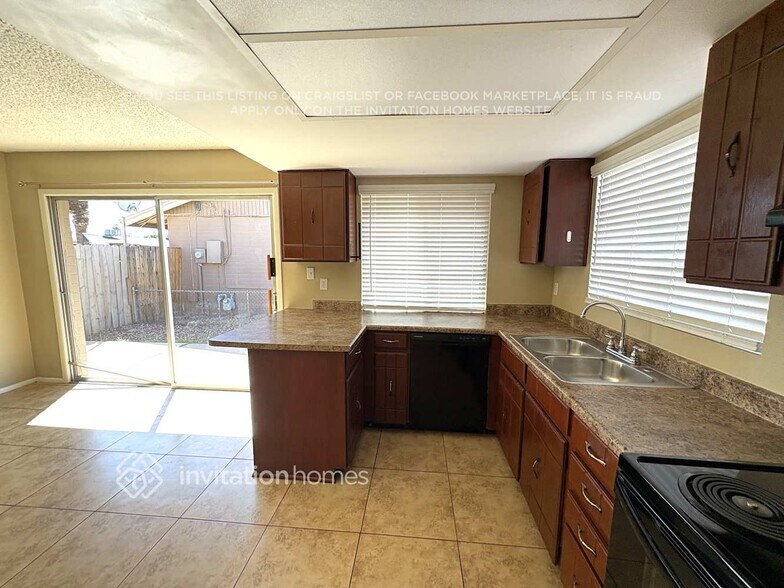 Building Photo - 8437 W Turney Ave