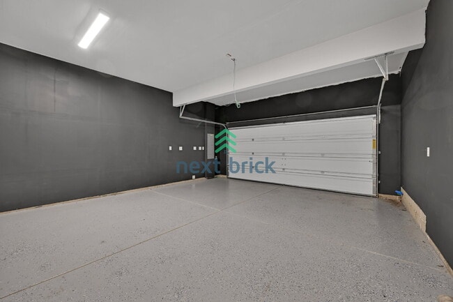 Building Photo - Modern 4-Bedroom Home in Rainier Ridge