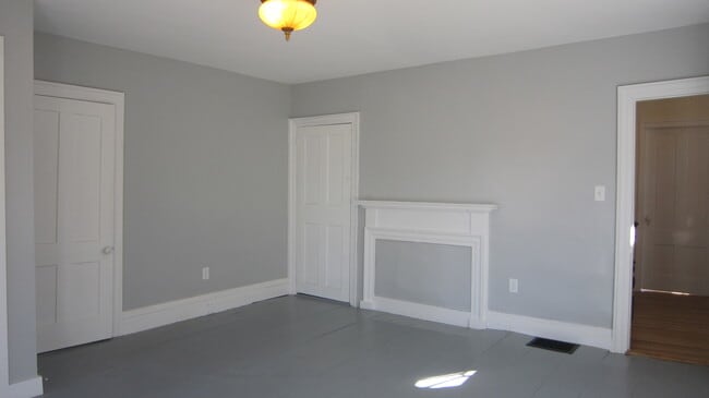 Building Photo - 403 Stebbins Rd