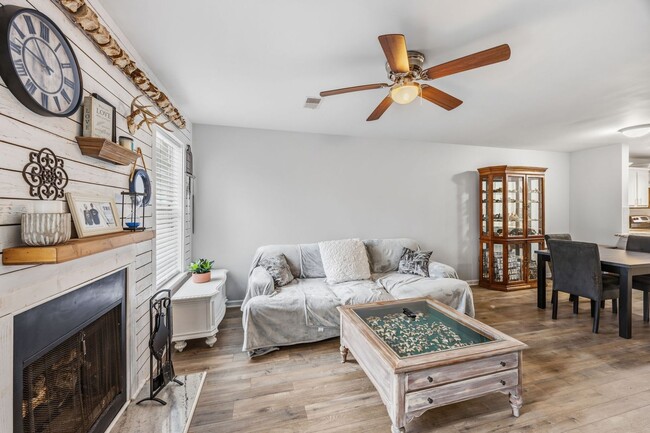 Building Photo - Modern Comfort & Convenience in Regents Green Townhome