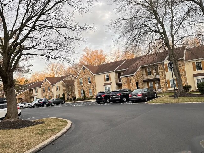 Building Photo - 280 Valley Stream Ln