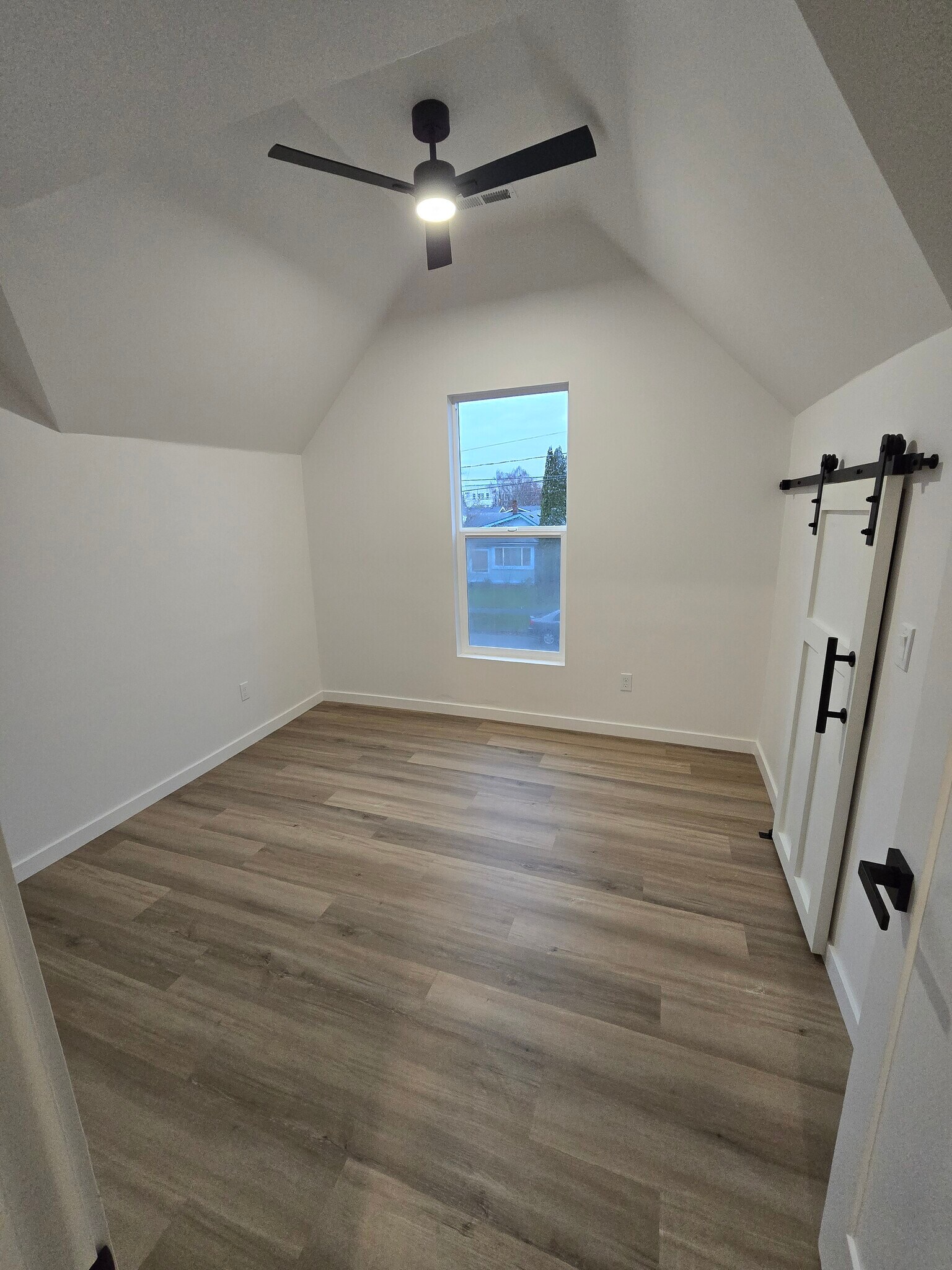 Building Photo - 515 Irving St