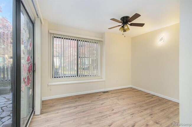 Building Photo - 37313 Clubhouse Dr