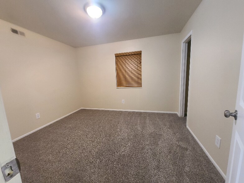 Building Photo - 287 E 600 N