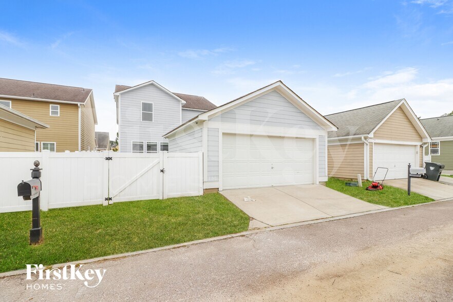 Building Photo - 308 Crossandra Ave