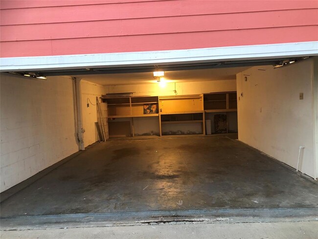 Building Photo - 8416 Seawall Blvd