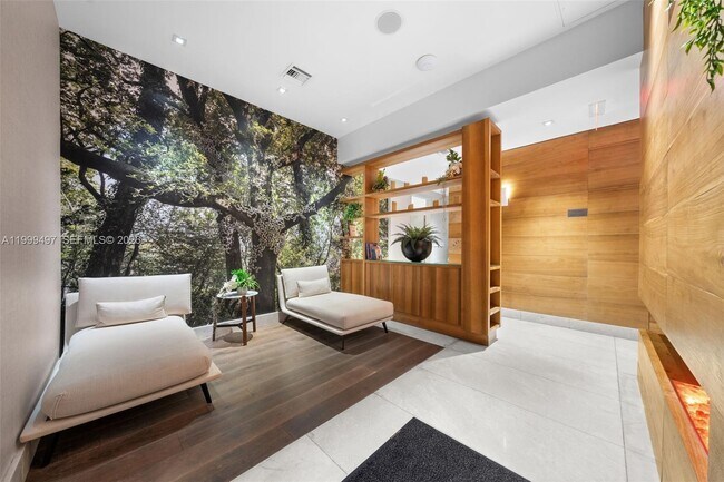 Building Photo - 1010 Brickell Ave