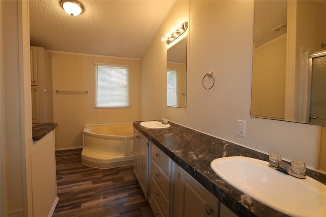 Building Photo - 16446 N Emerson Cir