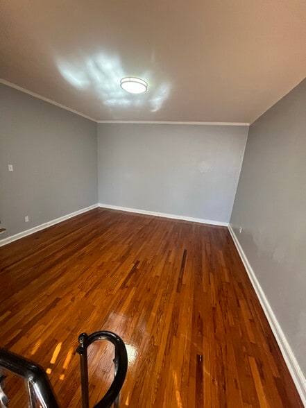 Building Photo - 7 Chestnut St