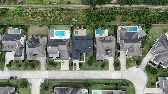 Building Photo - 2331 Bottlebrush Ln