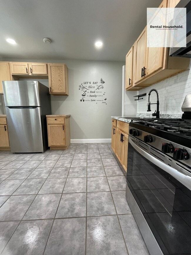 Building Photo - Adorable 3 Bedroom Ranch-Move-In Ready!!