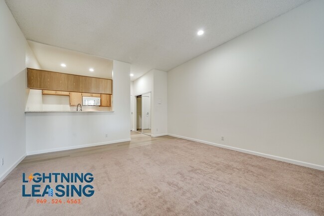 Building Photo - Freshly Updated Jr. 1-Bedroom with Balcony...