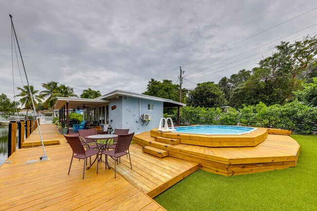 Building Photo - 205 Pirates Dr