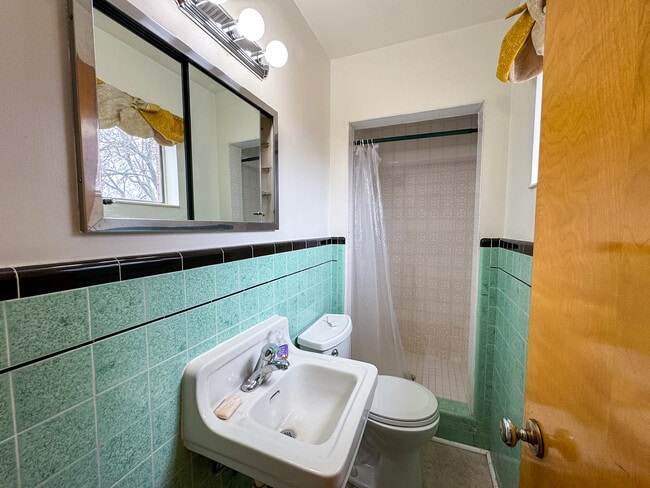 Building Photo - 845 E 820 N