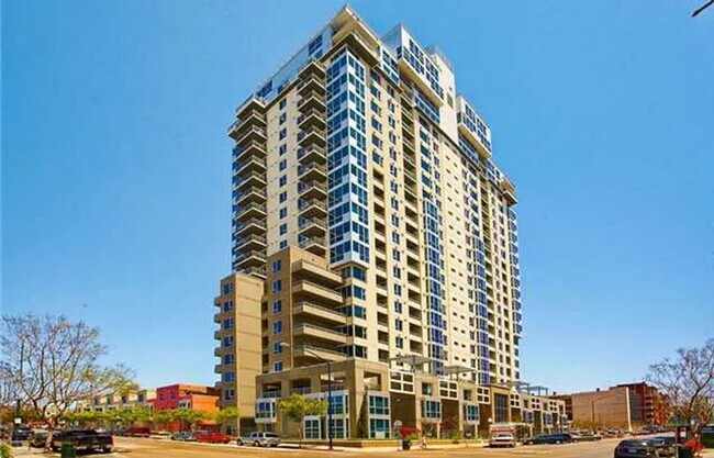 Building Photo - Gorgeous Condo with Amazing Views in La Vi...