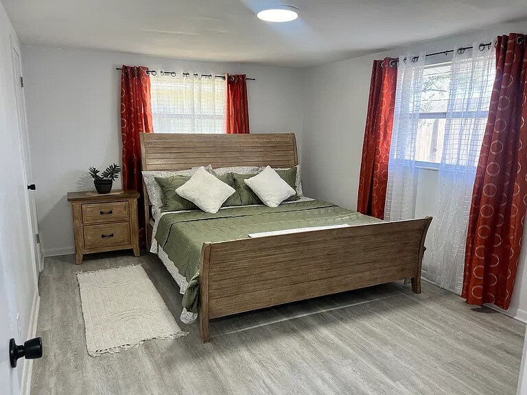 Building Photo - 7414 San Carlos Dr