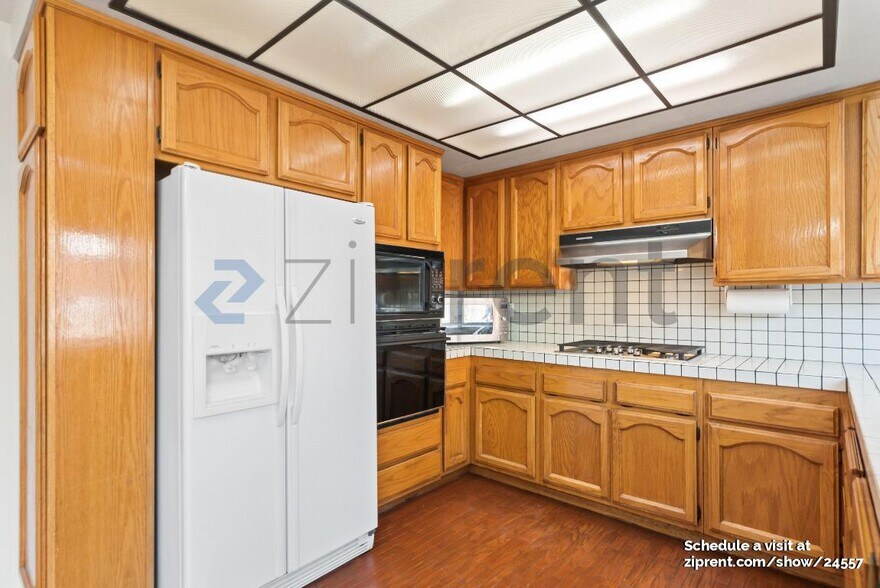 Building Photo - 493 Altamont Dr