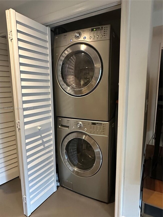 Building Photo - 723 NE 62nd St