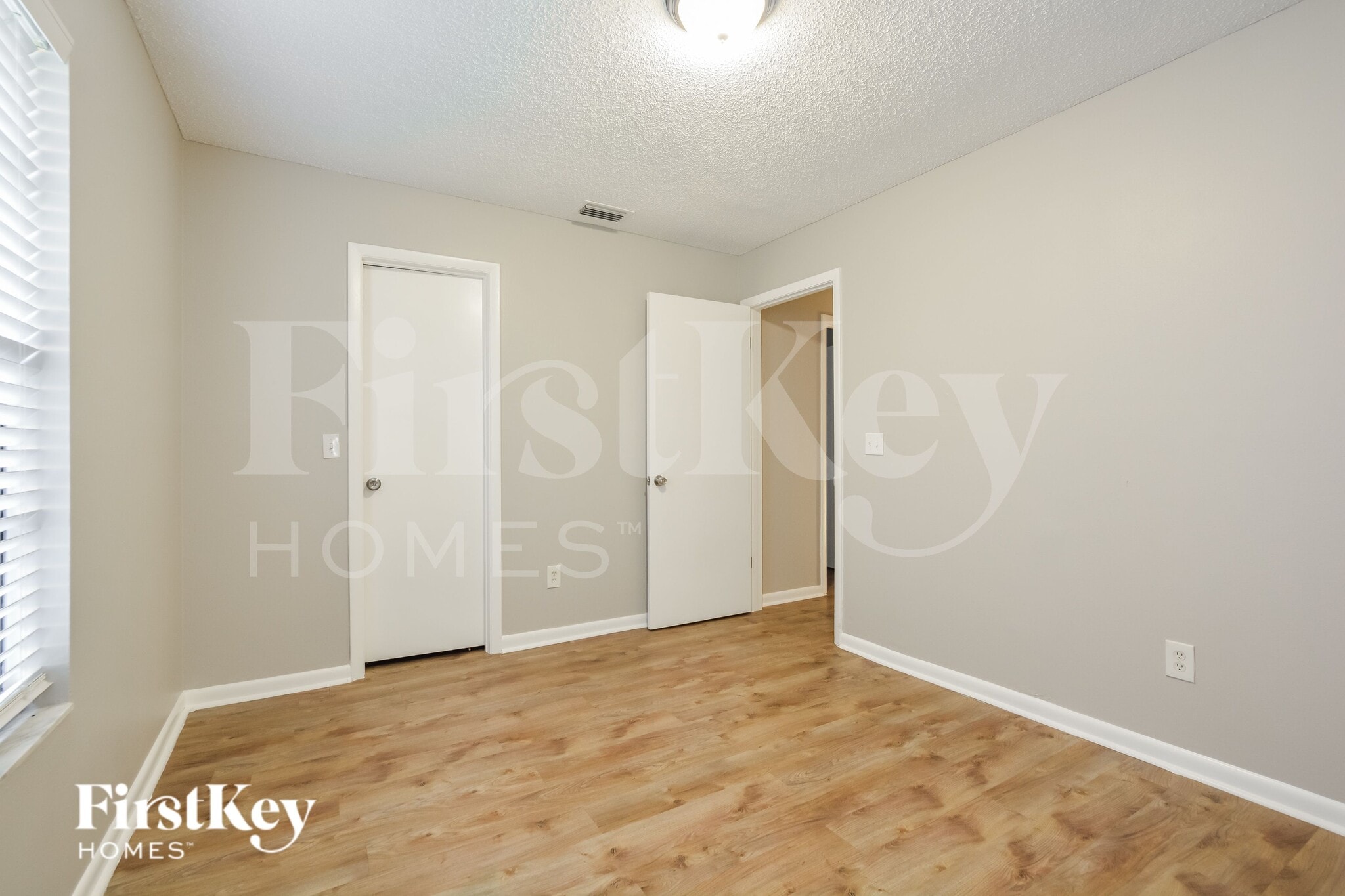 Building Photo - 2526 Needle Palm Dr