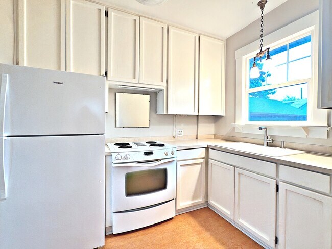 Building Photo - 4631 SE Clinton St