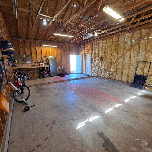 Building Photo - 1374 S Ford Dr