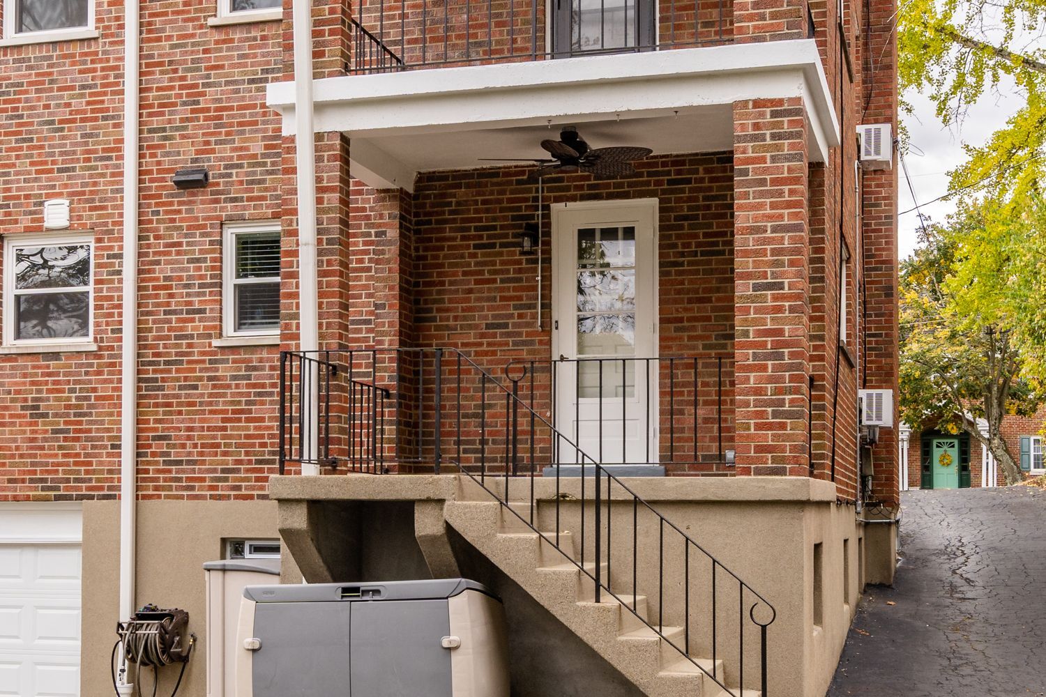 Building Photo - 2886 Temple Ave