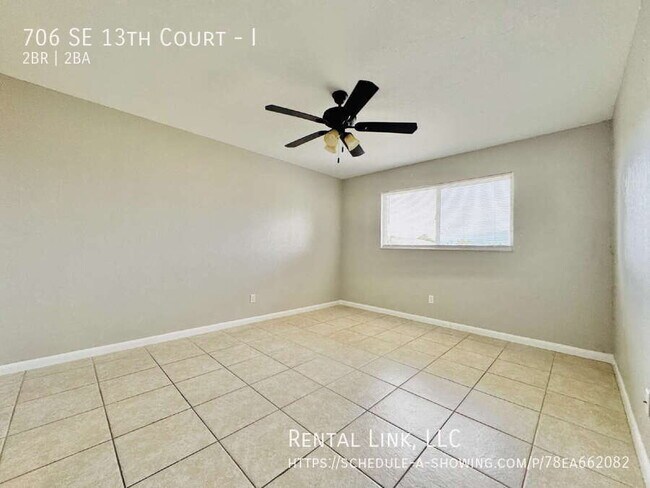 Building Photo - 706 SE 13th Ct