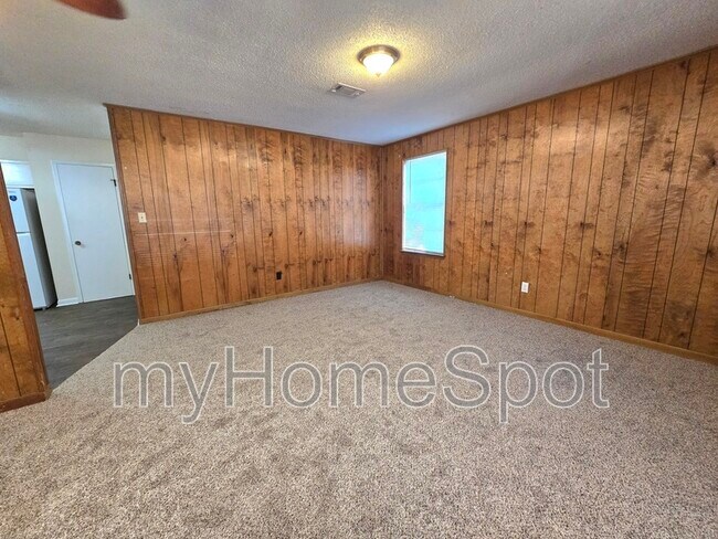 Building Photo - 3230 Palmdale Ave