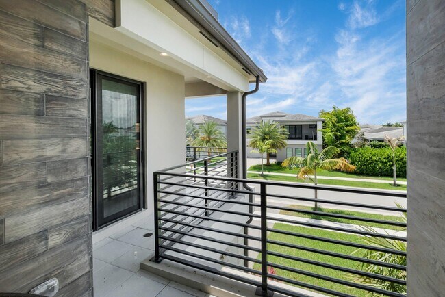 Building Photo - 17112 Aquavera Way
