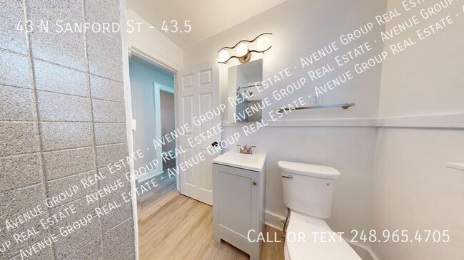 Building Photo - 43 N Sanford St