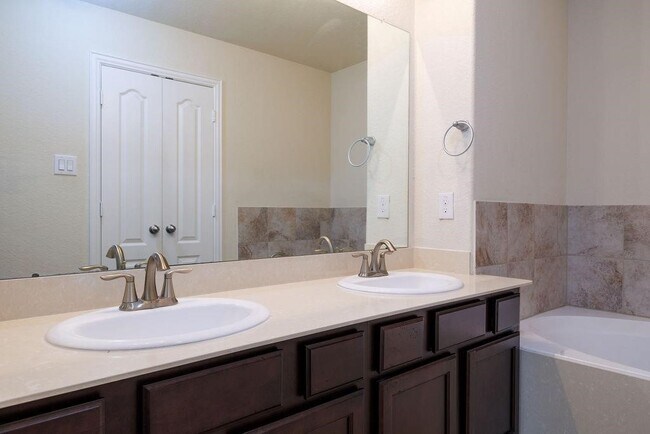 Building Photo - 11413 Hackmatack Way