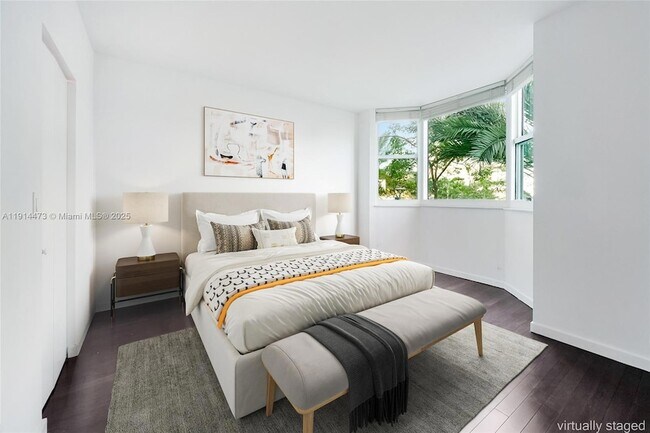 Building Photo - 300 South Pointe Dr