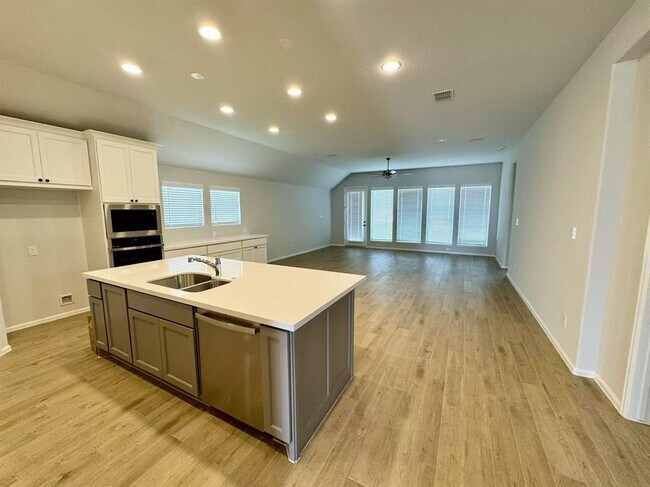 Building Photo - 31310 Wildflower Fld Ct
