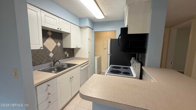 Building Photo - 10200 Belle Rive Blvd