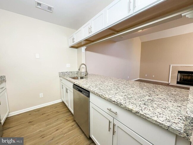 Building Photo - 13405 Shady Knoll Dr
