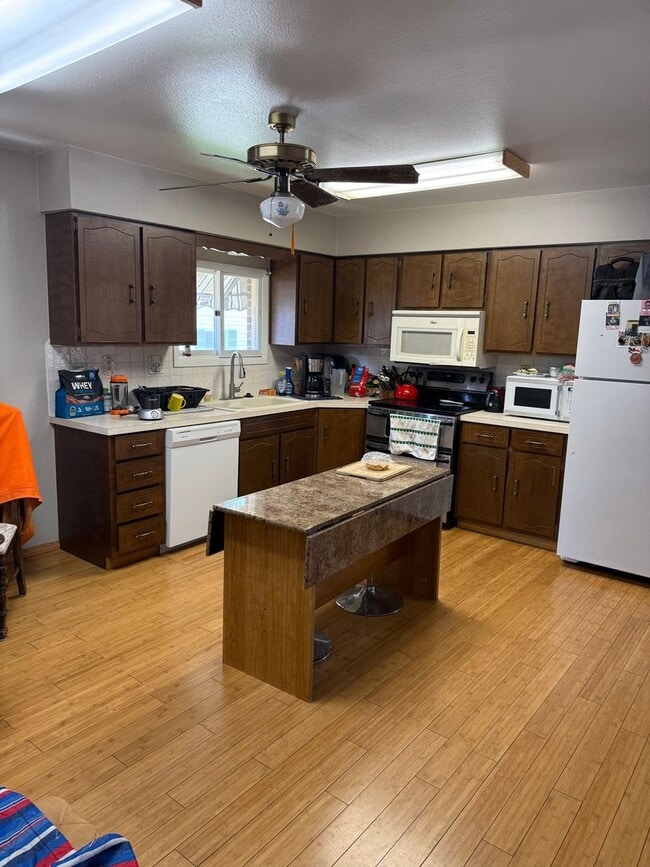 Building Photo - 3-bedroom, 2-bathroom home in the heart of Windsor with Detached Workshop!