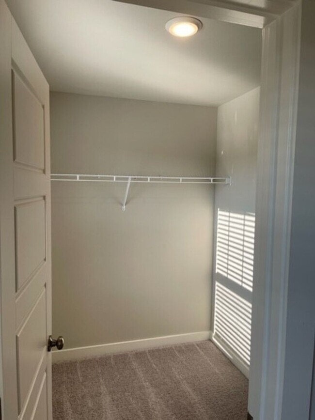 Building Photo - Stunning home in Murfreesboro