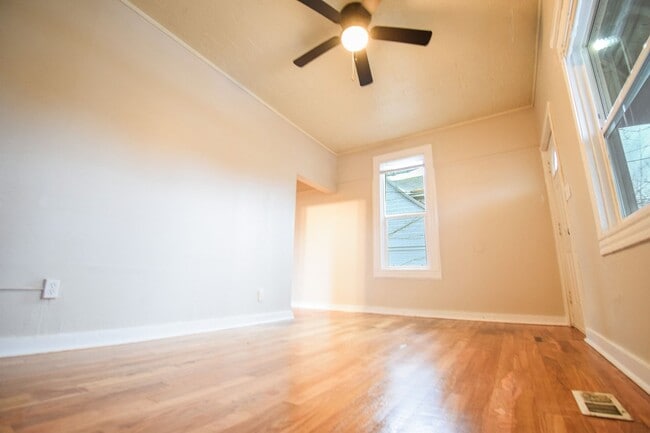 Building Photo - Charming 2 Bedroom House in North Portland