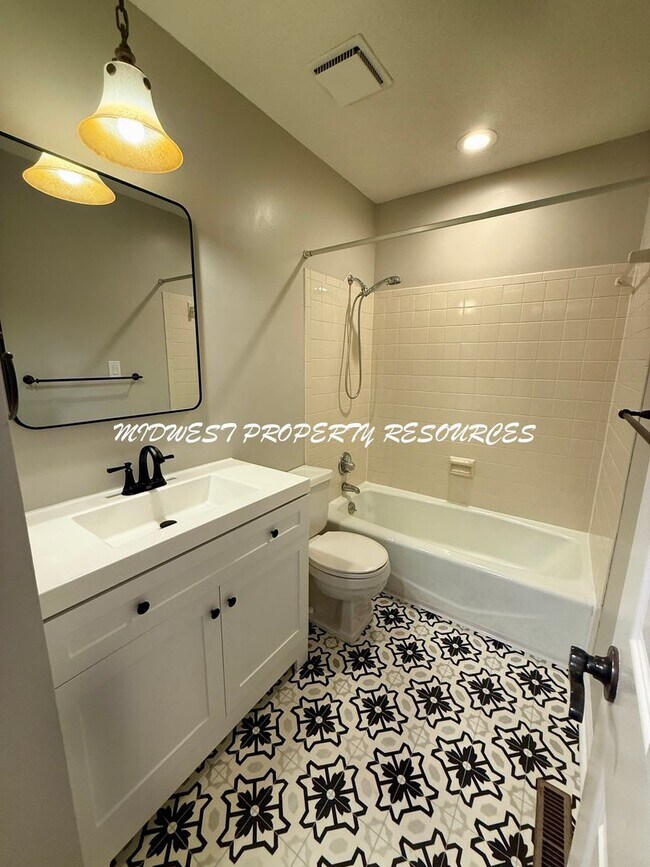 Building Photo - Newly Remodeled 3 Bed, 2.5 Bath Home with ...