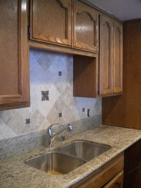 Building Photo - Los Caballeros #015