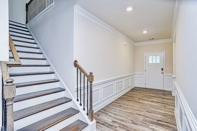 Building Photo - 716 Paxton Rose Dr