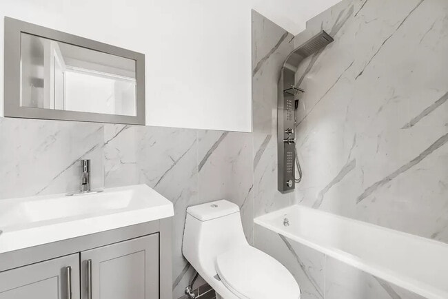 Building Photo - 694 E 38th St