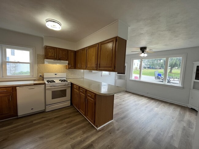 Building Photo - 2235 Middle St