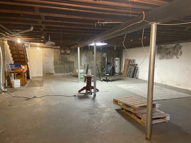 Building Photo - 59 Pinecrest Rd