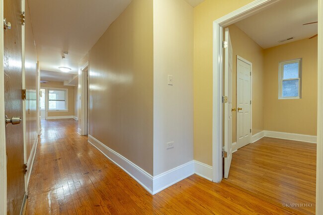 Building Photo - 6819 S Ridgeland Ave