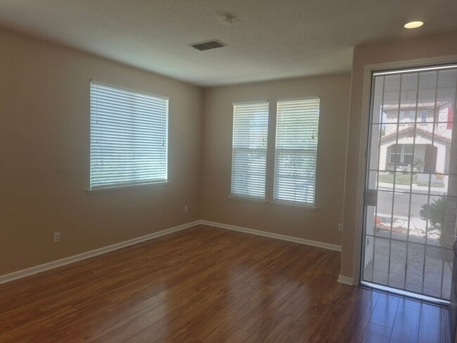 Building Photo - Beautiful 4 Bedroom 2.5 Bath with loft