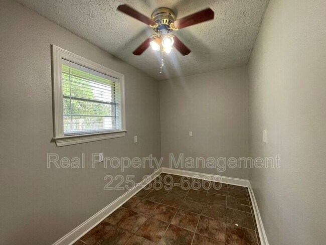 Building Photo - 275 W Chalfont Dr