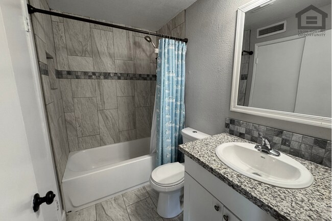 Building Photo - 3Bed/2Bath Townhouse at 47th Ave/Maryland Ave! Ready for Immediate Move-In! – FENCED-IN YARD!