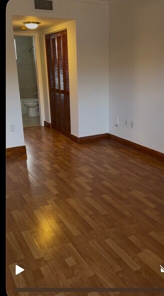 Building Photo - 2441 SW 31st Ave