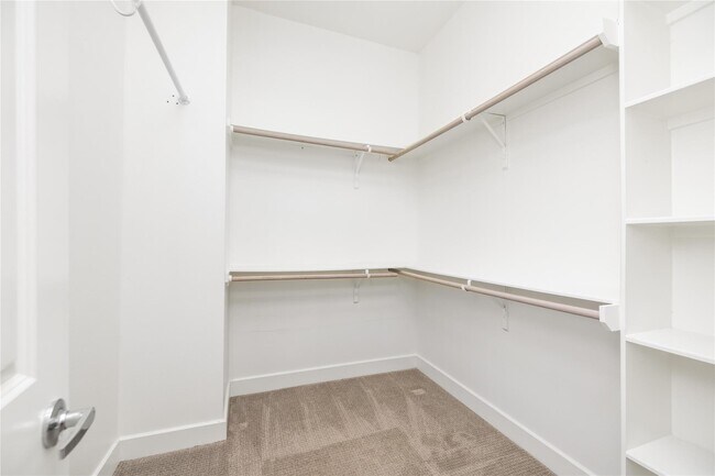 Building Photo - 147 Knightsbridge Park Ln
